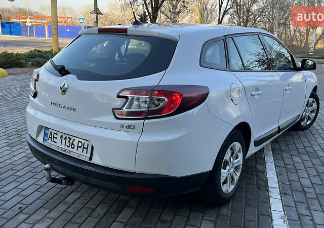 Білий Рено Меган, об'ємом двигуна 1.46 л та пробігом 250 тис. км за 7700 $, фото 5 на Automoto.ua