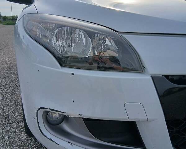 Рено Меган 2011 у Чернігові на Automoto.ua Білий Рено Меган, об'ємом двигуна 1.5 л та пробігом 186 тис. км за 6300 $, фото 3 на Automoto.ua