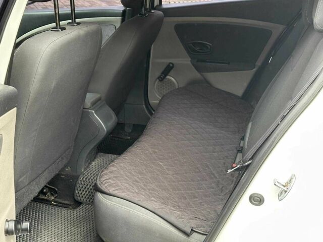 Белый Рено Меган, объемом двигателя 1.5 л и пробегом 275 тыс. км за 6440 $, фото 12 на Automoto.ua