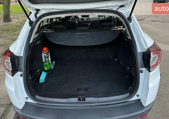 Білий Рено Меган, об'ємом двигуна 1.46 л та пробігом 250 тис. км за 7700 $, фото 25 на Automoto.ua