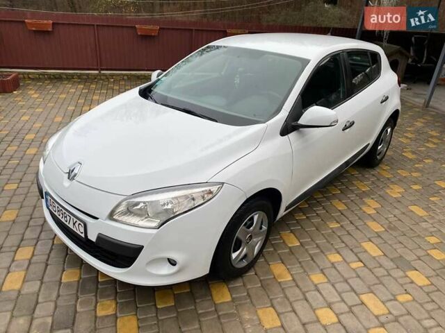 Белый Рено Меган, объемом двигателя 1.5 л и пробегом 210 тыс. км за 6450 $, фото 1 на Automoto.ua