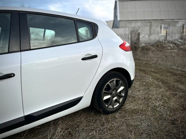 Белый Рено Меган, объемом двигателя 1.5 л и пробегом 350 тыс. км за 4800 $, фото 2 на Automoto.ua