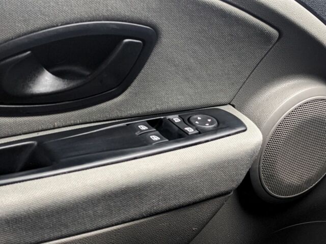 Белый Рено Меган, объемом двигателя 1.5 л и пробегом 260 тыс. км за 6400 $, фото 8 на Automoto.ua