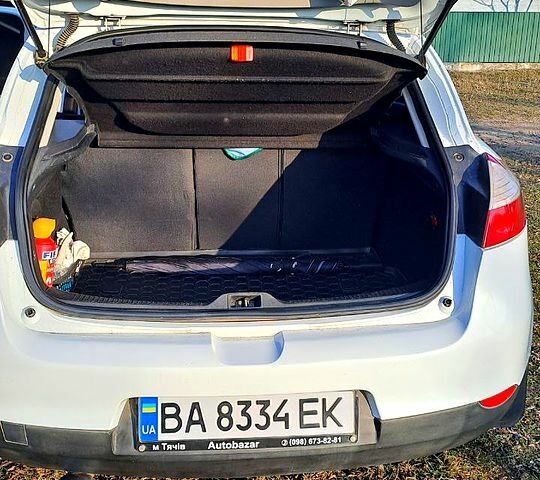 Білий Рено Меган, об'ємом двигуна 1.4 л та пробігом 207 тис. км за 6500 $, фото 1 на Automoto.ua