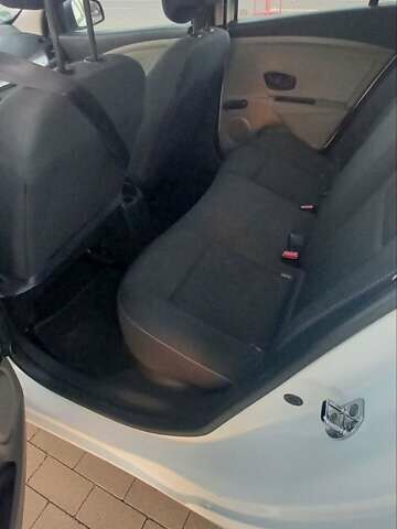 Белый Рено Меган, объемом двигателя 1.6 л и пробегом 198 тыс. км за 7200 $, фото 13 на Automoto.ua