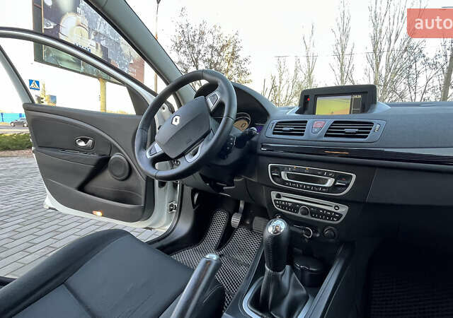 Білий Рено Меган, об'ємом двигуна 1.46 л та пробігом 250 тис. км за 7700 $, фото 19 на Automoto.ua