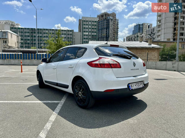 Белый Рено Меган, объемом двигателя 1.5 л и пробегом 242 тыс. км за 6800 $, фото 6 на Automoto.ua