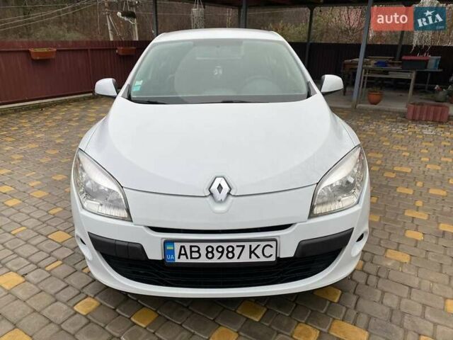 Белый Рено Меган, объемом двигателя 1.5 л и пробегом 210 тыс. км за 6450 $, фото 3 на Automoto.ua