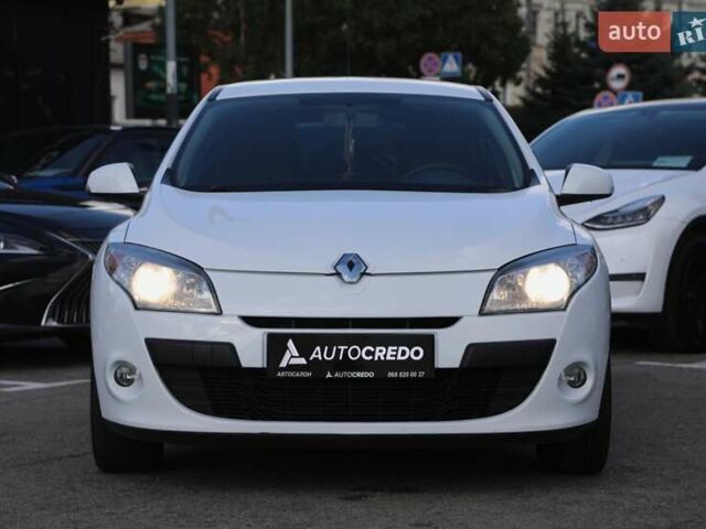 Белый Рено Меган, объемом двигателя 1.6 л и пробегом 211 тыс. км за 6700 $, фото 14 на Automoto.ua