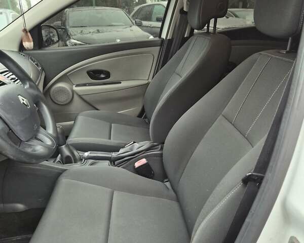 Белый Рено Меган, объемом двигателя 1.6 л и пробегом 175 тыс. км за 7800 $, фото 14 на Automoto.ua