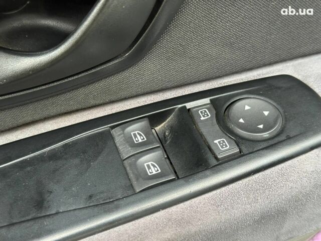 Белый Рено Меган, объемом двигателя 1.5 л и пробегом 275 тыс. км за 6440 $, фото 10 на Automoto.ua