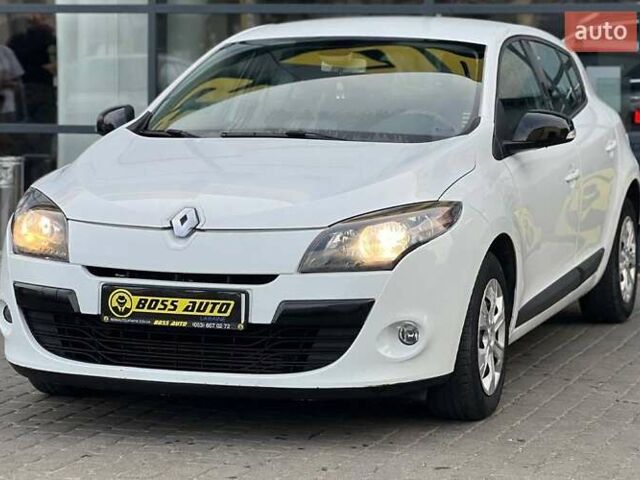 Белый Рено Меган, объемом двигателя 1.46 л и пробегом 188 тыс. км за 7700 $, фото 2 на Automoto.ua