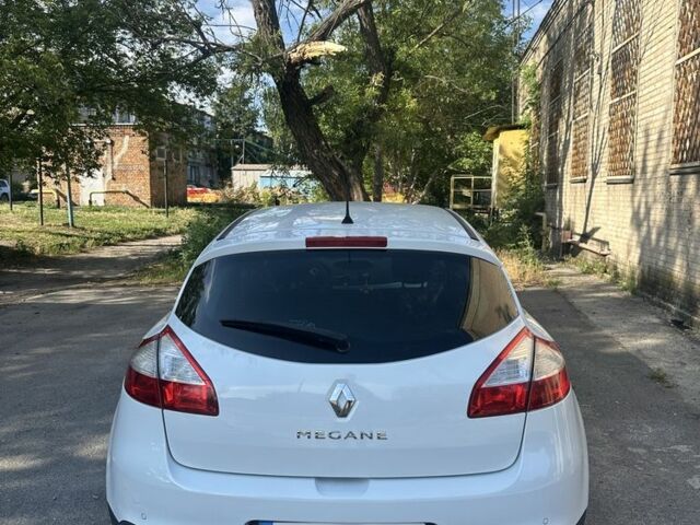 Белый Рено Меган, объемом двигателя 1.6 л и пробегом 143 тыс. км за 5600 $, фото 3 на Automoto.ua