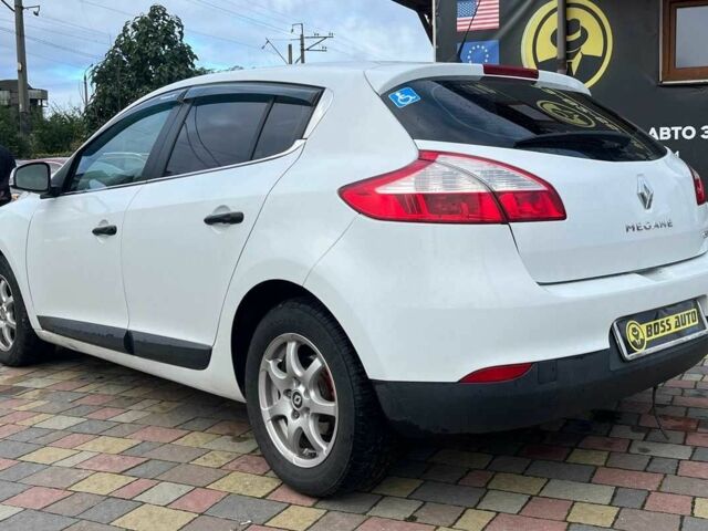 Белый Рено Меган, объемом двигателя 1.4 л и пробегом 198 тыс. км за 5900 $, фото 4 на Automoto.ua