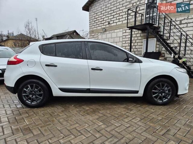 Белый Рено Меган, объемом двигателя 1.6 л и пробегом 175 тыс. км за 7800 $, фото 4 на Automoto.ua