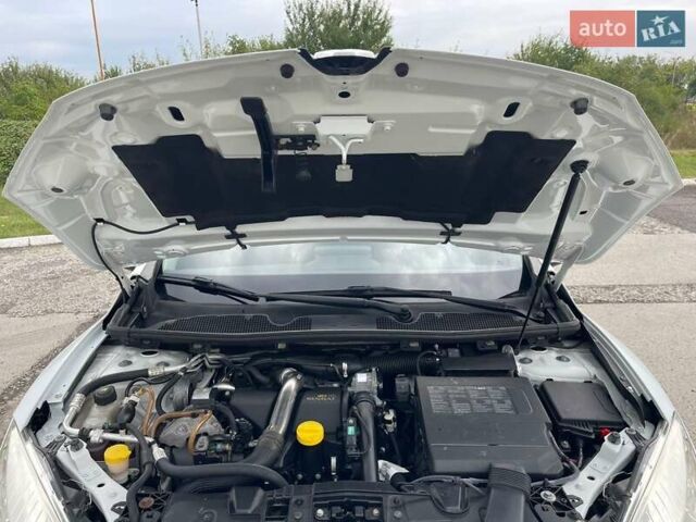 Белый Рено Меган, объемом двигателя 1.5 л и пробегом 171 тыс. км за 7900 $, фото 28 на Automoto.ua