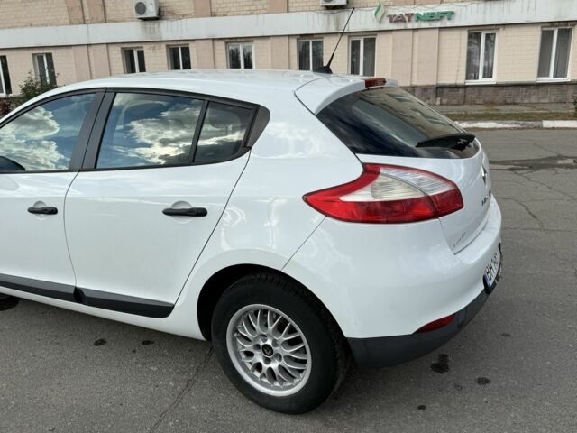 Белый Рено Меган, объемом двигателя 1.5 л и пробегом 275 тыс. км за 6600 $, фото 2 на Automoto.ua