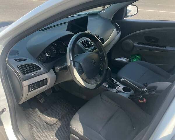 Белый Рено Меган, объемом двигателя 1.5 л и пробегом 280 тыс. км за 6299 $, фото 9 на Automoto.ua