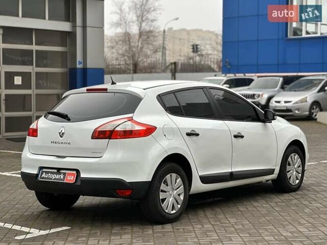 Белый Рено Меган, объемом двигателя 1.5 л и пробегом 275 тыс. км за 6440 $, фото 4 на Automoto.ua