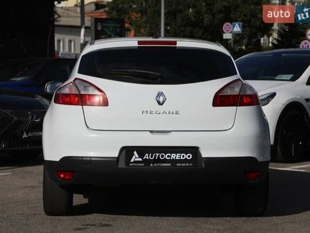 Белый Рено Меган, объемом двигателя 1.6 л и пробегом 211 тыс. км за 6700 $, фото 3 на Automoto.ua