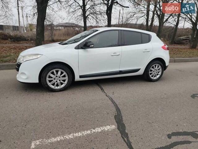 Белый Рено Меган, объемом двигателя 1.6 л и пробегом 168 тыс. км за 7500 $, фото 3 на Automoto.ua