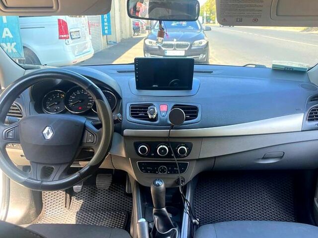 Белый Рено Меган, объемом двигателя 1.5 л и пробегом 280 тыс. км за 6299 $, фото 8 на Automoto.ua