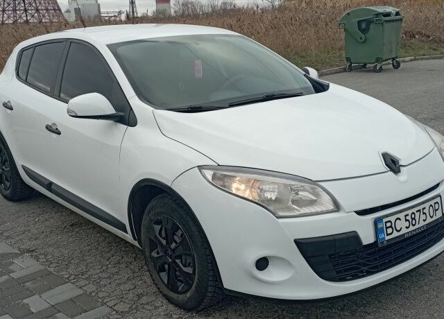 Белый Рено Меган, объемом двигателя 1.5 л и пробегом 225 тыс. км за 6300 $, фото 2 на Automoto.ua