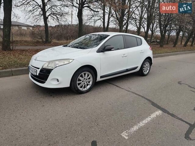 Белый Рено Меган, объемом двигателя 1.6 л и пробегом 168 тыс. км за 7500 $, фото 2 на Automoto.ua