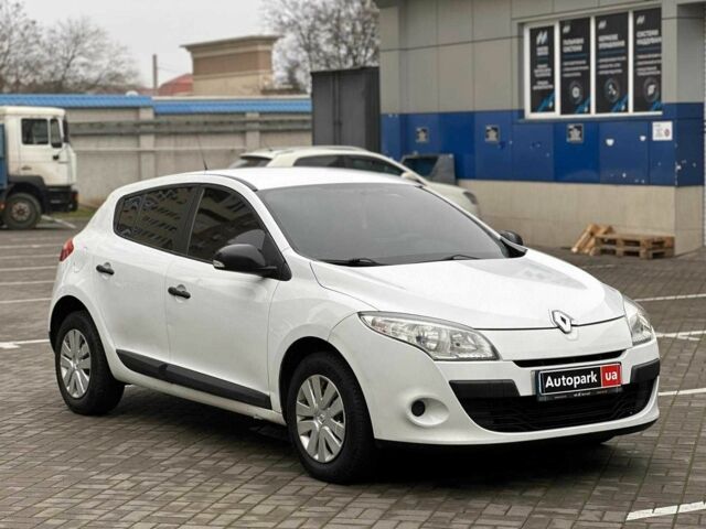 Белый Рено Меган, объемом двигателя 1.5 л и пробегом 275 тыс. км за 6440 $, фото 2 на Automoto.ua