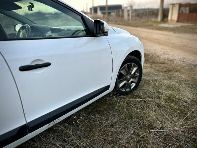 Белый Рено Меган, объемом двигателя 1.5 л и пробегом 350 тыс. км за 4800 $, фото 6 на Automoto.ua