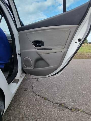 Білий Рено Меган, об'ємом двигуна 1.5 л та пробігом 311 тис. км за 6500 $, фото 8 на Automoto.ua