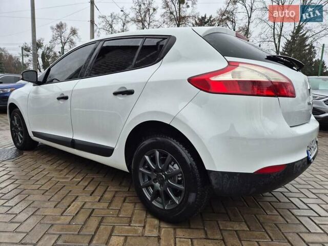 Белый Рено Меган, объемом двигателя 1.6 л и пробегом 175 тыс. км за 7800 $, фото 9 на Automoto.ua