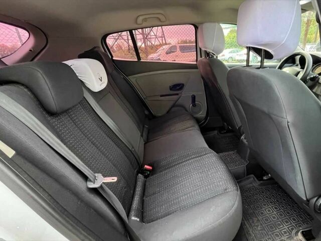 Белый Рено Меган, объемом двигателя 1.4 л и пробегом 198 тыс. км за 5900 $, фото 20 на Automoto.ua