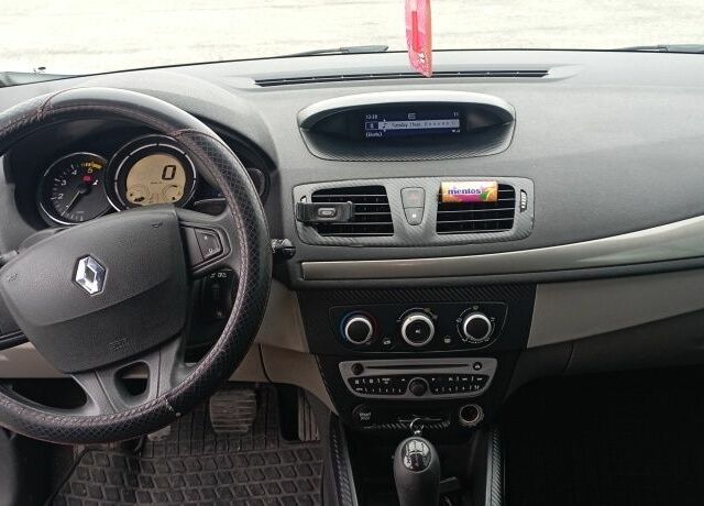 Белый Рено Меган, объемом двигателя 1.5 л и пробегом 225 тыс. км за 6300 $, фото 13 на Automoto.ua