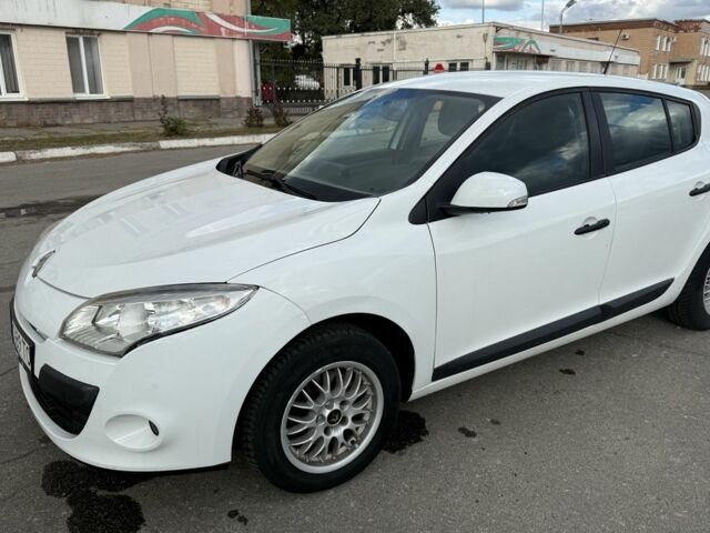 Белый Рено Меган, объемом двигателя 1.5 л и пробегом 275 тыс. км за 6600 $, фото 5 на Automoto.ua