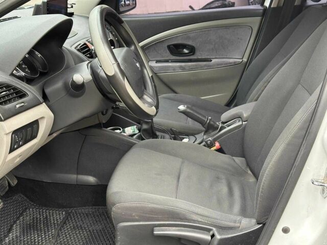 Белый Рено Меган, объемом двигателя 1.5 л и пробегом 275 тыс. км за 6440 $, фото 8 на Automoto.ua