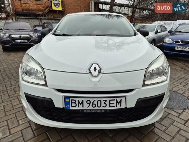 Белый Рено Меган, объемом двигателя 1.6 л и пробегом 175 тыс. км за 7800 $, фото 1 на Automoto.ua