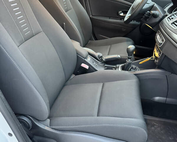 Білий Рено Меган, об'ємом двигуна 1.6 л та пробігом 140 тис. км за 7350 $, фото 63 на Automoto.ua