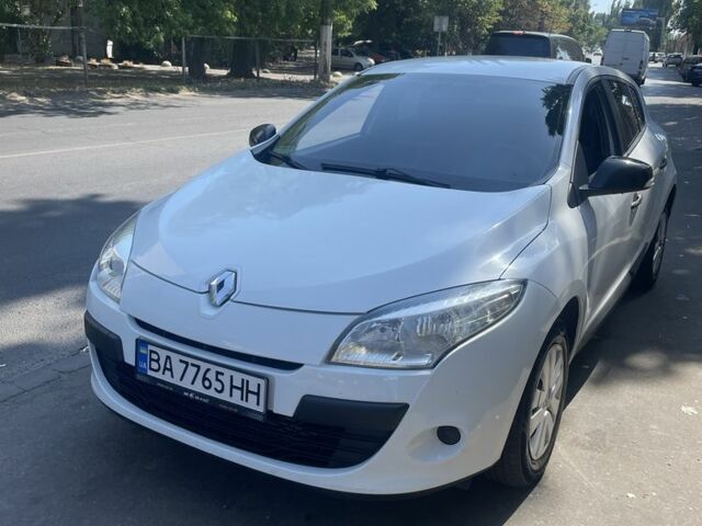 Белый Рено Меган, объемом двигателя 1.5 л и пробегом 270 тыс. км за 6500 $, фото 1 на Automoto.ua