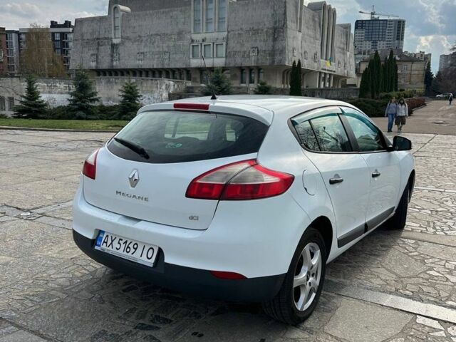 Білий Рено Меган, об'ємом двигуна 1.46 л та пробігом 300 тис. км за 6500 $, фото 3 на Automoto.ua