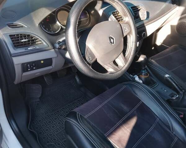 Белый Рено Меган, объемом двигателя 1.46 л и пробегом 289 тыс. км за 4000 $, фото 4 на Automoto.ua