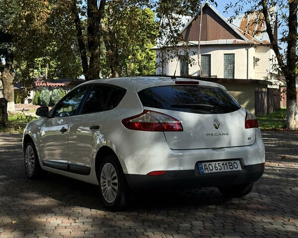Белый Рено Меган, объемом двигателя 1.5 л и пробегом 208 тыс. км за 6700 $, фото 17 на Automoto.ua