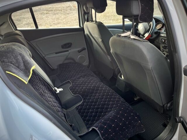 Белый Рено Меган, объемом двигателя 1.5 л и пробегом 350 тыс. км за 4800 $, фото 10 на Automoto.ua