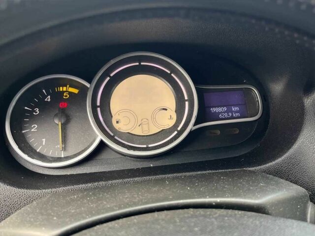 Белый Рено Меган, объемом двигателя 1.4 л и пробегом 198 тыс. км за 5900 $, фото 13 на Automoto.ua