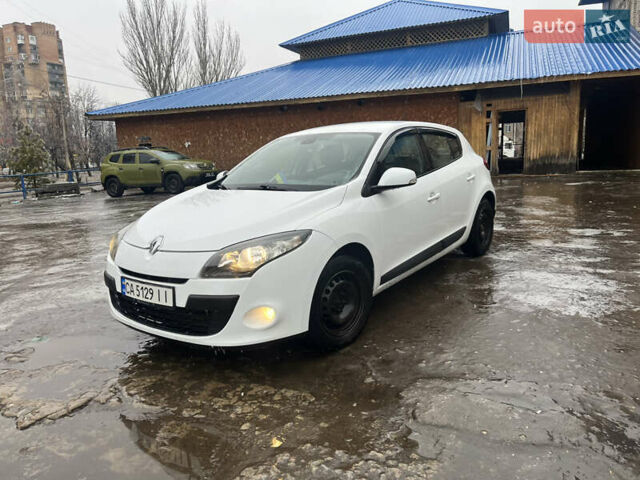 Білий Рено Меган, об'ємом двигуна 1.5 л та пробігом 246 тис. км за 6000 $, фото 1 на Automoto.ua