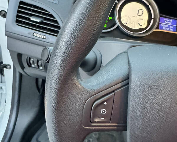 Білий Рено Меган, об'ємом двигуна 1.6 л та пробігом 140 тис. км за 7350 $, фото 33 на Automoto.ua