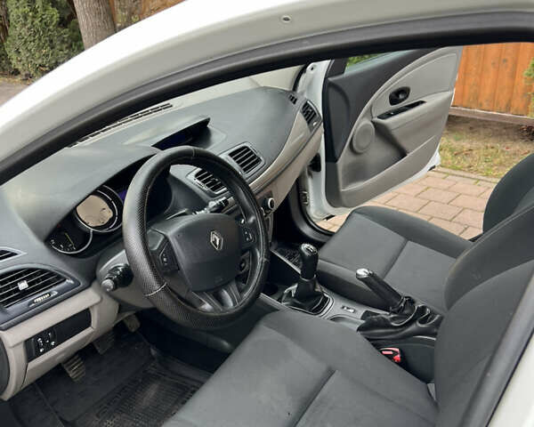 Білий Рено Меган, об'ємом двигуна 1.46 л та пробігом 199 тис. км за 6100 $, фото 15 на Automoto.ua