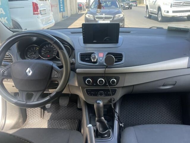 Белый Рено Меган, объемом двигателя 1.5 л и пробегом 270 тыс. км за 6500 $, фото 7 на Automoto.ua