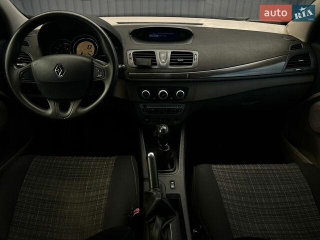 Білий Рено Меган, об'ємом двигуна 1.46 л та пробігом 267 тис. км за 7499 $, фото 11 на Automoto.ua