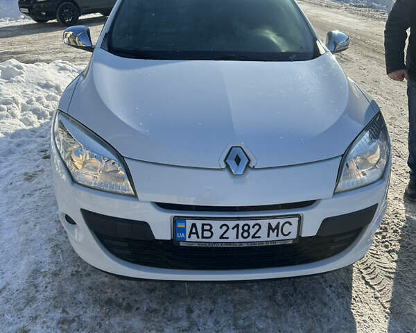 Білий Рено Меган, об'ємом двигуна 1.6 л та пробігом 137 тис. км за 7600 $, фото 1 на Automoto.ua